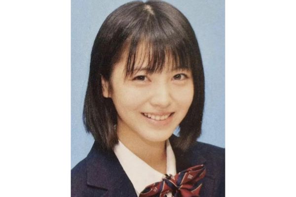 浜辺美波さんの高校生の頃の卒アル