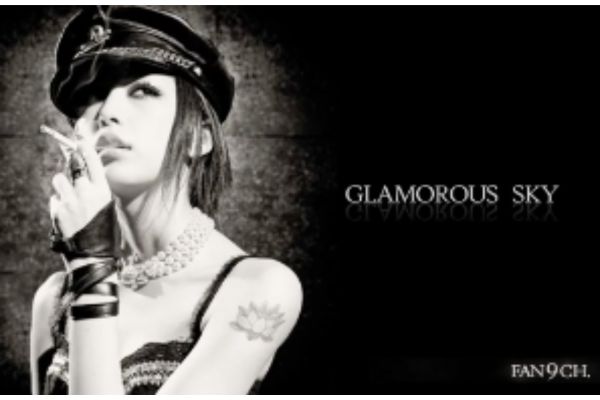 映画の主題歌「GLAMOROUS SKY」が大ヒット