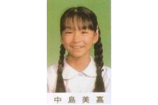 中島美嘉さんの小学生のときの卒アル画像